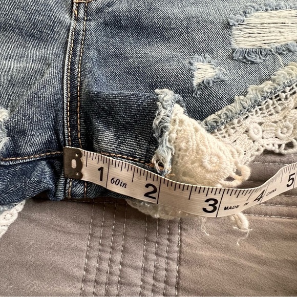 Free People Lace Trim Distressed Denim Blue Jean Shorts Women’s Size 29 - Picture 6 of 7